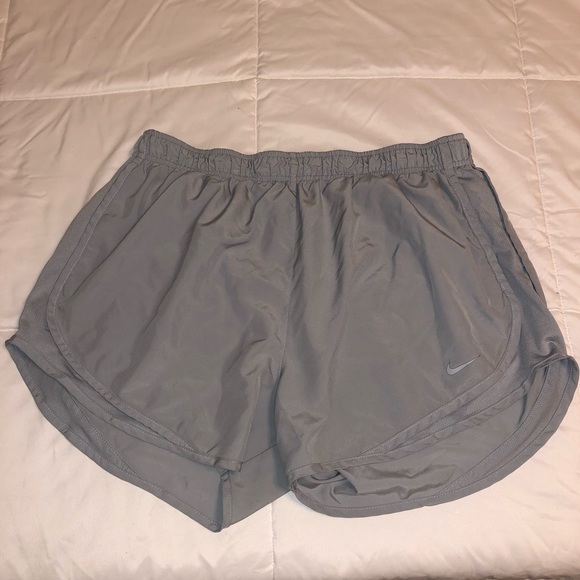 light gray nike shorts